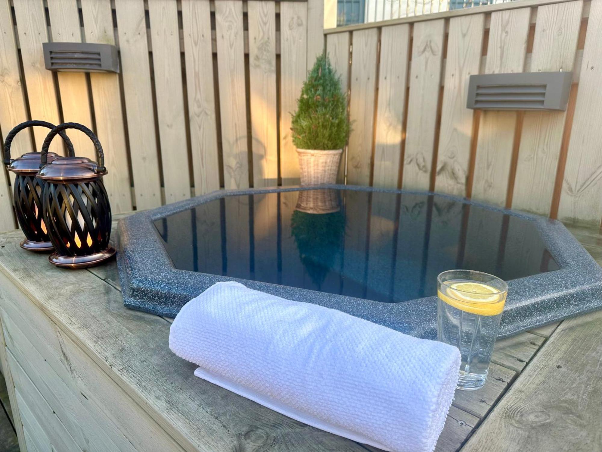 Luxurious House With Hot & Cold Tub Villa Reykjavik Exterior photo
