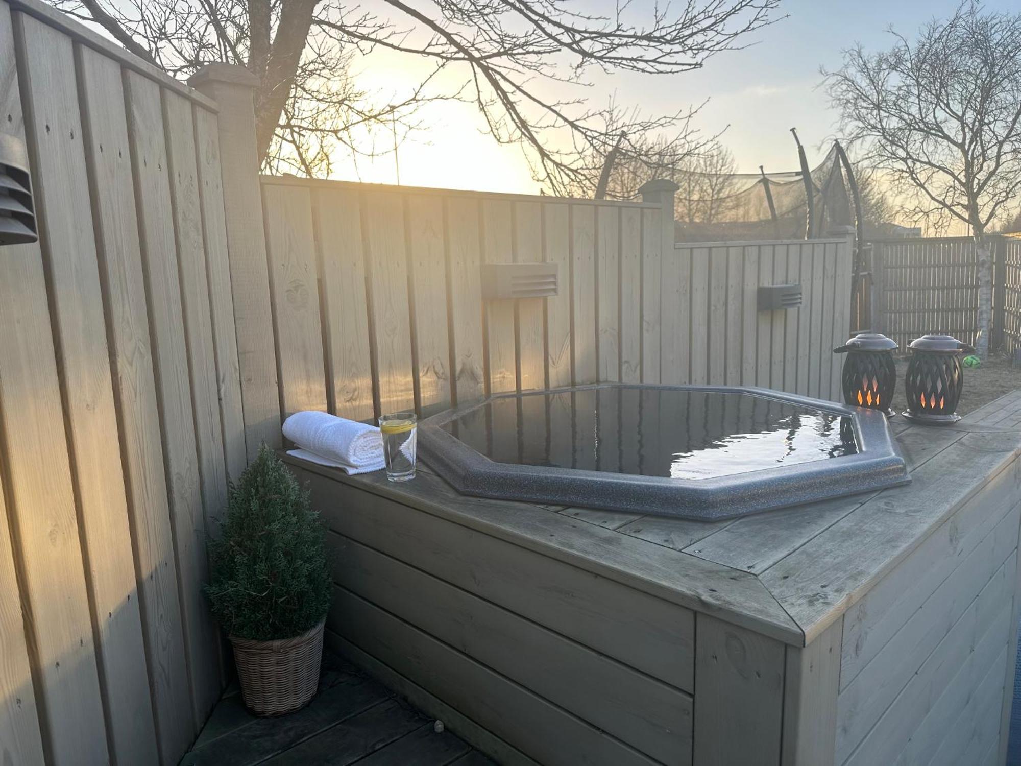 Luxurious House With Hot & Cold Tub Villa Reykjavik Exterior photo